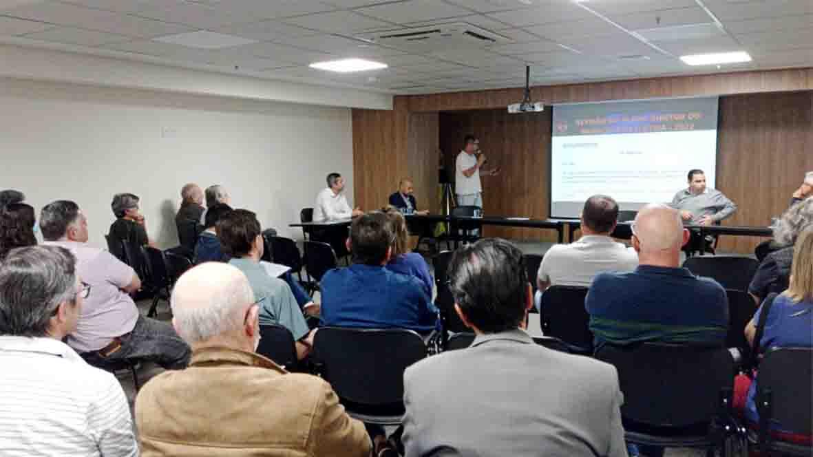 Cinquenta pessoas comparecem à última audiência pública de revisão