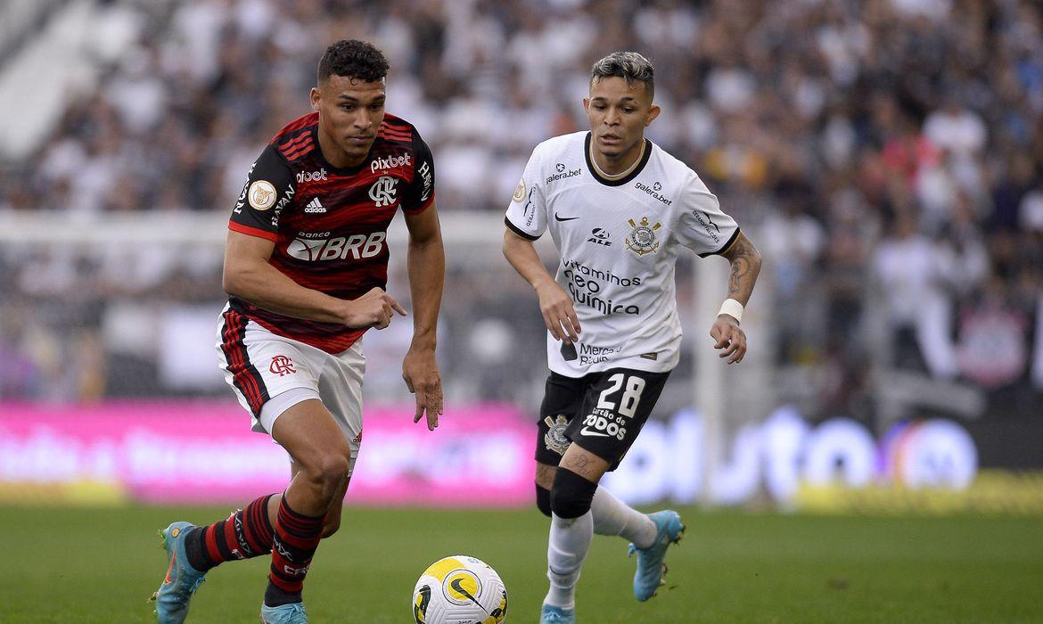 Corinthians x Flamengo abre quartas da Copa Libertadores nesta terça