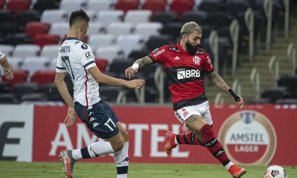 Flamengo inicia disputa com Vélez por vaga na final da Libertadores