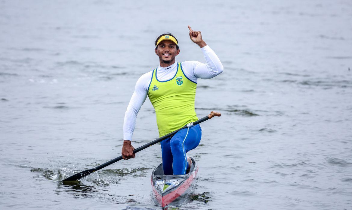 Isaquias Queiroz chega à final do Mundial de canoagem de velocidade