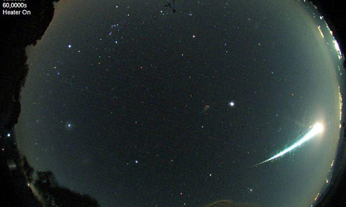 Meteoro superbrilhante é avistado em município de Minas Gerais