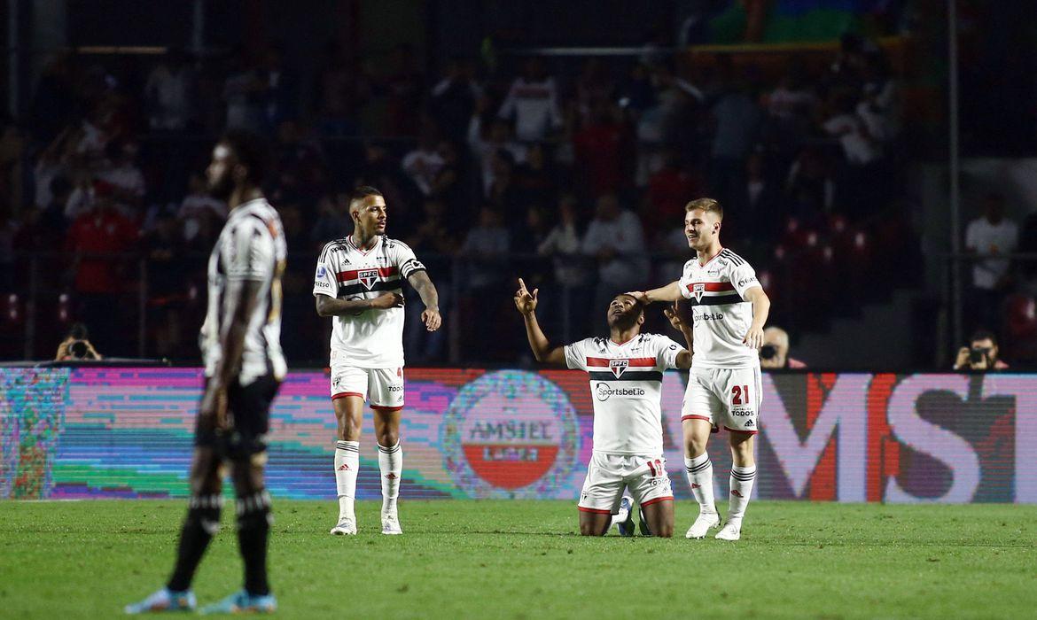 Nikão garante vitória do São Paulo sobre o Ceará na Sul-Americana