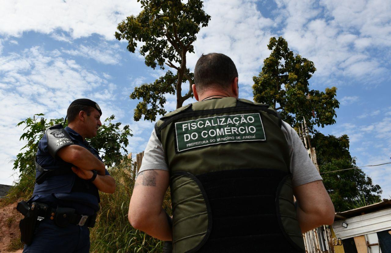 OPERAÇÃO FERRO-VELHO: Prefeitura fiscaliza comércios irregulares de sucatas em bairros distintos de Jundiaí