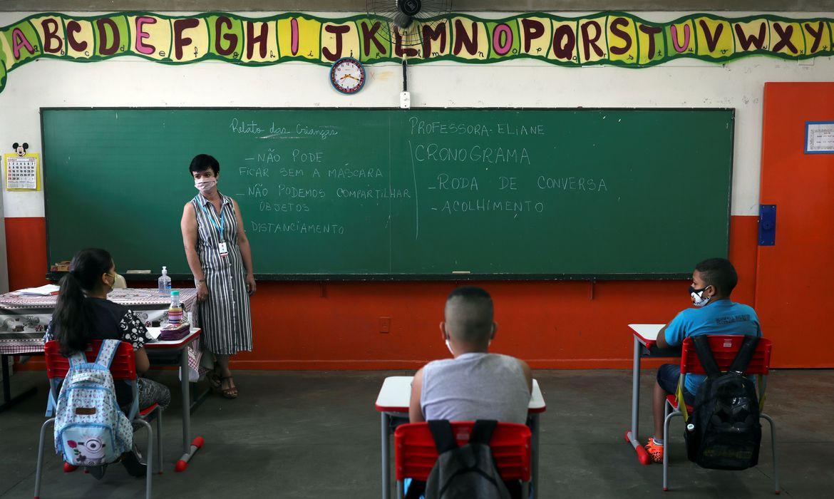 Em 2040, Brasil poderá ter carência de 235 mil professores, diz estudo
