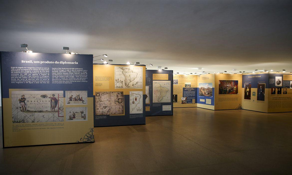 Exposição no Itamaraty retrata os 200 anos da diplomacia brasileira 