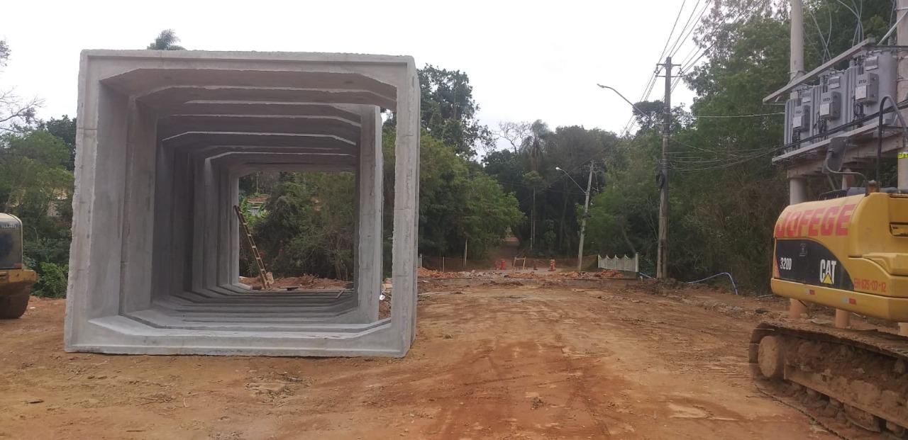 Obra importante para conter enchentes prossegue na Baixada do Jacaré