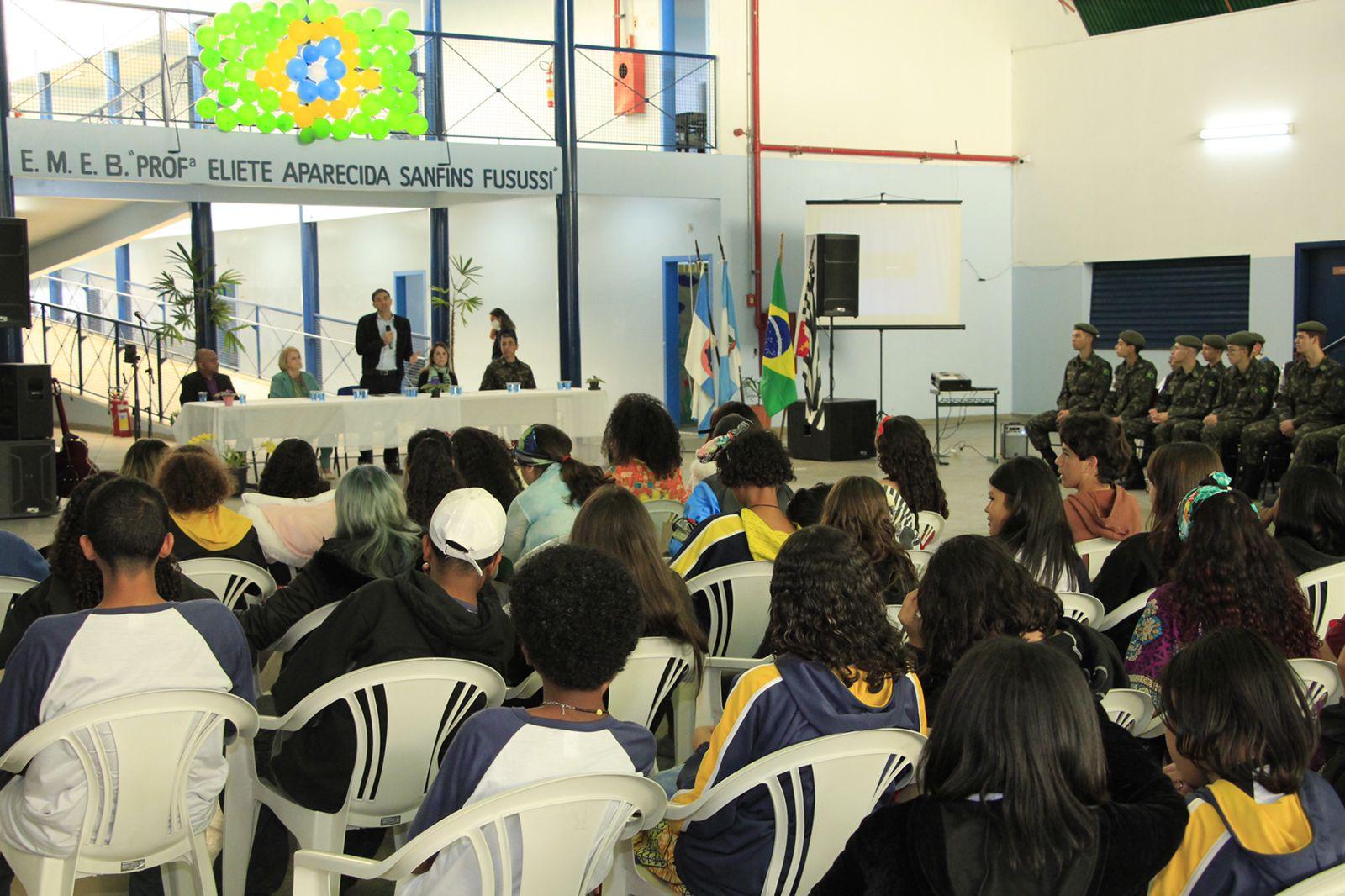 Semana da Pátria é celebrada em escolas municipais