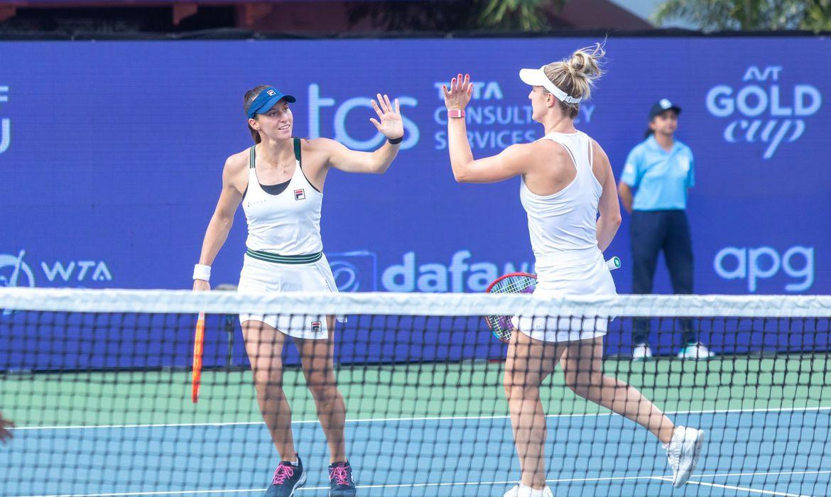 Stefani é campeã de duplas em WTA na Índia, seu 1º torneio pós-retorno
