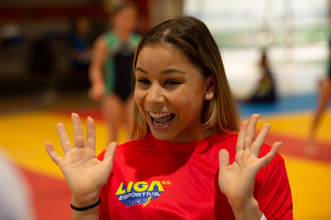 A campeã da ginástica Flávia Saraiva ensina como evitar burnout e manter a saúde mental