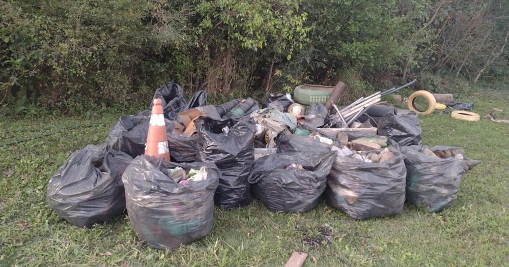 Ação conjunta de limpeza retira meia tonelada de lixo do Rio Atibaia