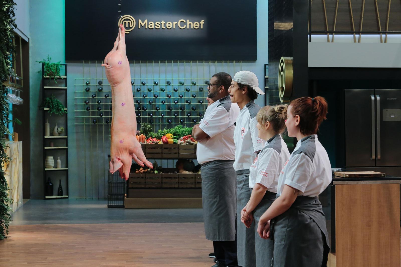 Cozinheiros disputam partes de porco no próximo episódio do “MasterChef Profissionais”