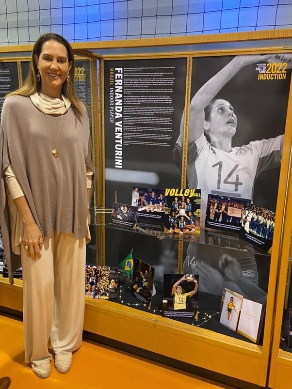 Fernanda Venturini é homenageada no Hall da Fama, nos EUA: “O vôlei brasileiro chegou a um nível espetacular”