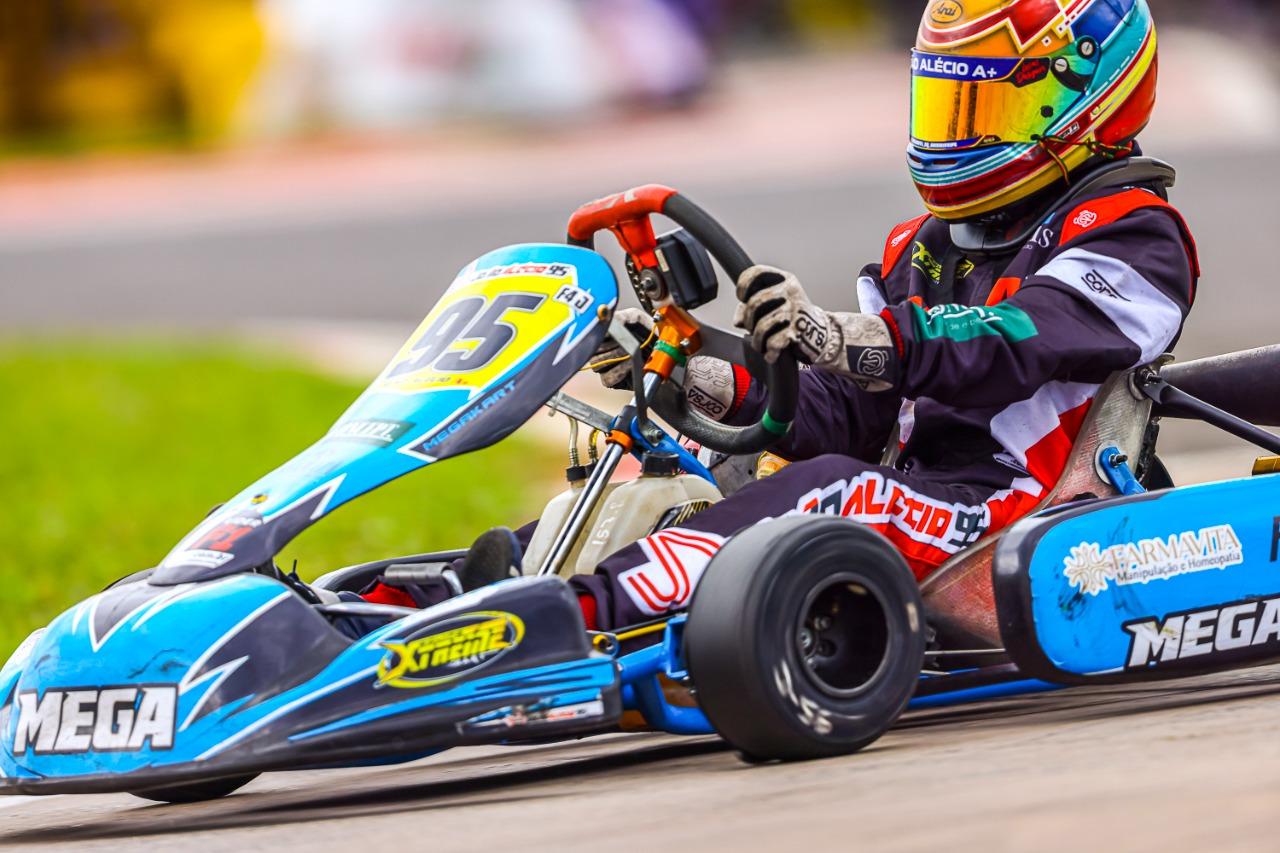 João Alécio supera 15 adversários na final do Brasileiro de Kart e fica entre os 20 melhores do país 