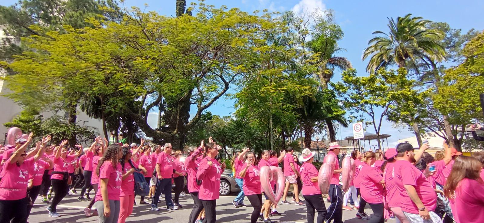 Outubro Rosa 2022 tem início com música e caminhada