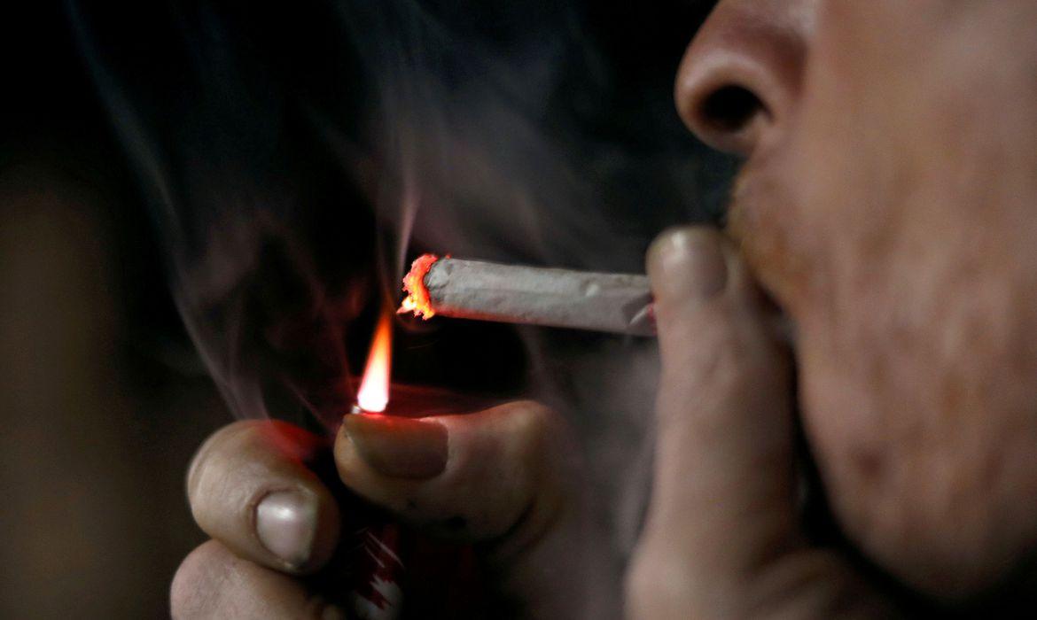 Quase 40% dos brasileiros fumantes consomem 11 ou mais cigarros ao dia