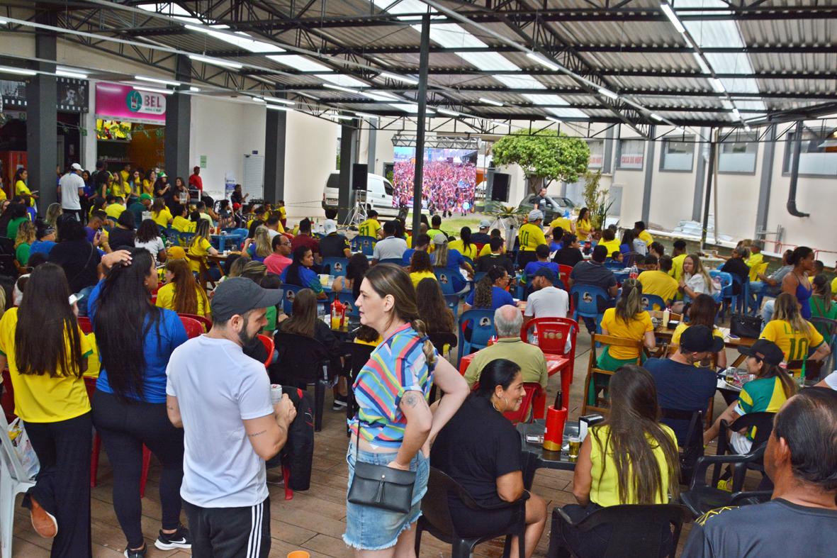 Mau tempo afasta itatibenses da Praça da Bandeira na segunda vitória do Brasil