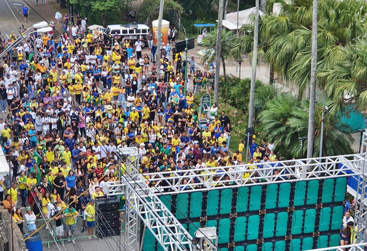 Mau tempo afasta itatibenses da Praça da Bandeira na segunda vitória do Brasil