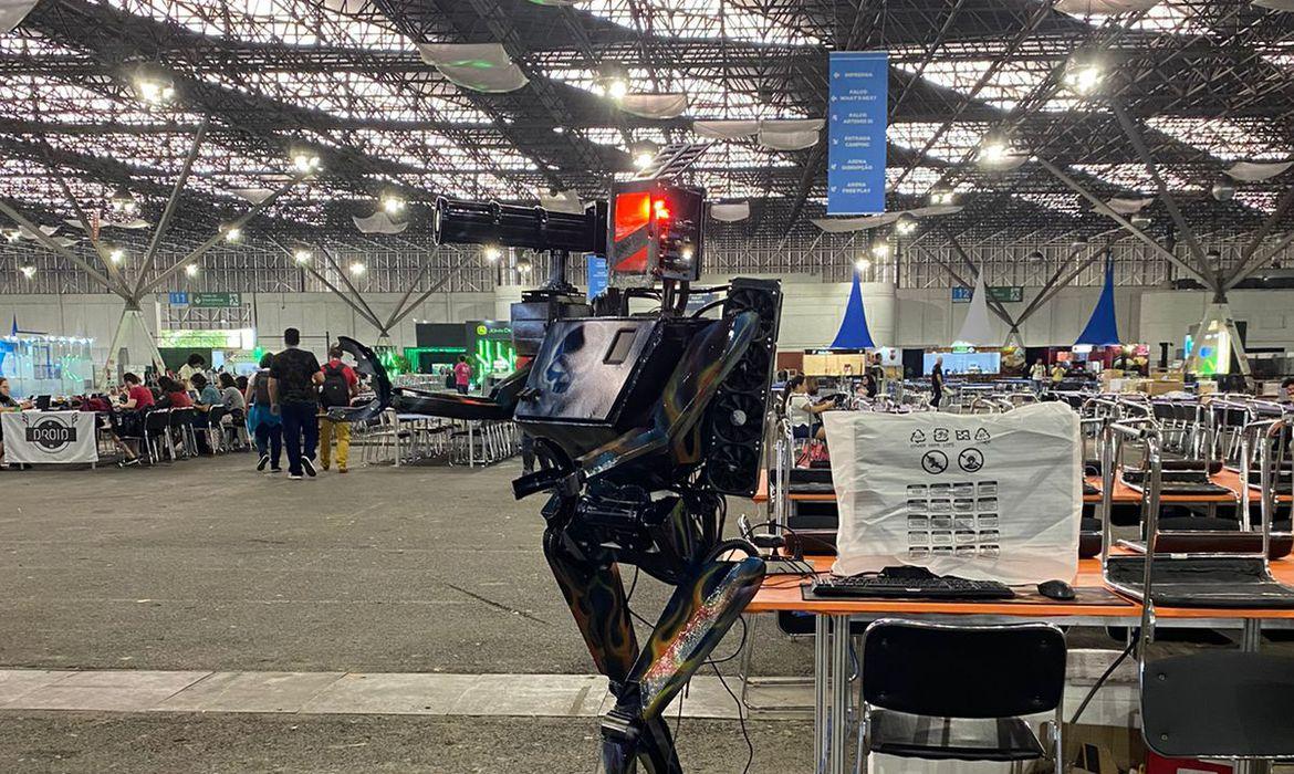 Área gratuita da Campus Party atrai crianças e adolescentes