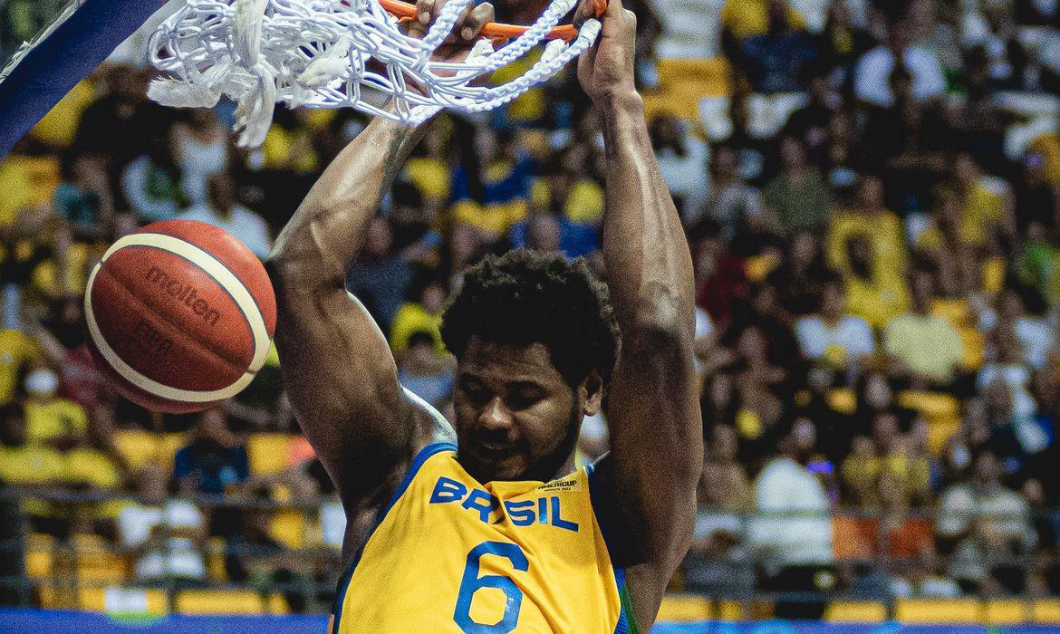 Câmara homenageia 100 anos do basquete brasileiro