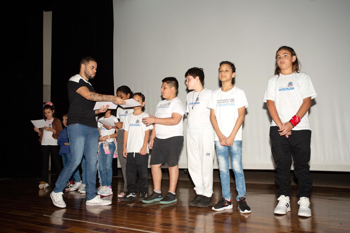 Festa de encerramento do projeto ‘Estudo de Meio’ é realizada no Teatro Municipal em Morungaba