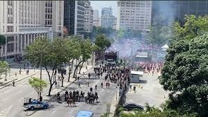 Festa do Flamengo tem correria e bombas durante dispersão