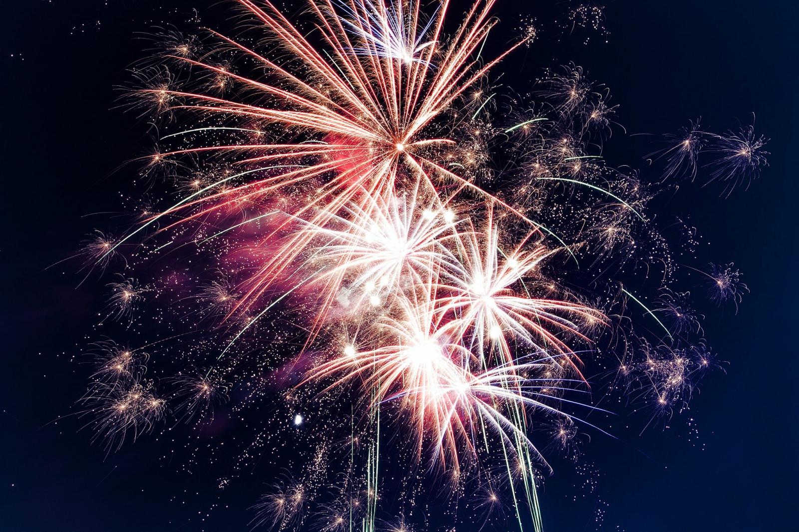 Prefeito sanciona e multa para quem soltar fogos de artifício passa a valer em Campinas