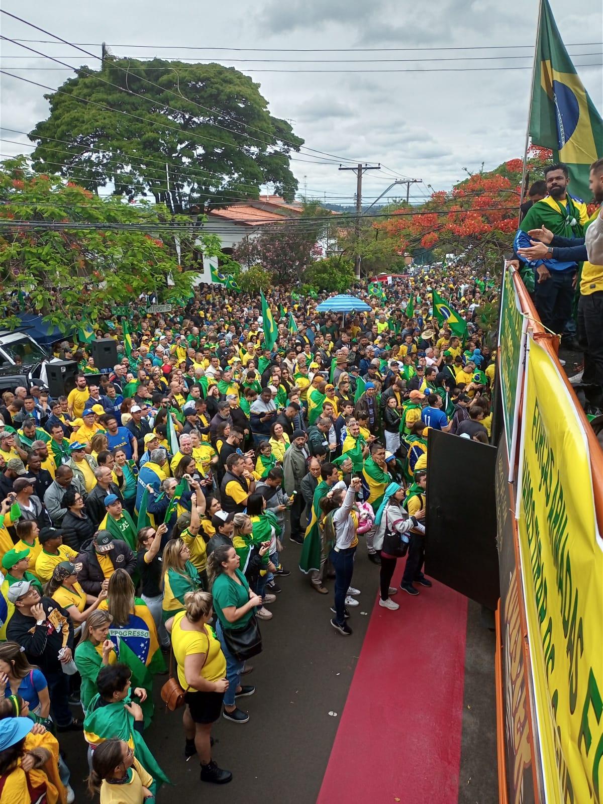 Apoiadores de Bolsonaro fazem manifestação em Campinas