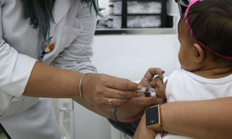 Sem receber novas doses da Pfizer Baby, Secretaria de Saúde de Vinhedo altera agenda de vacinação