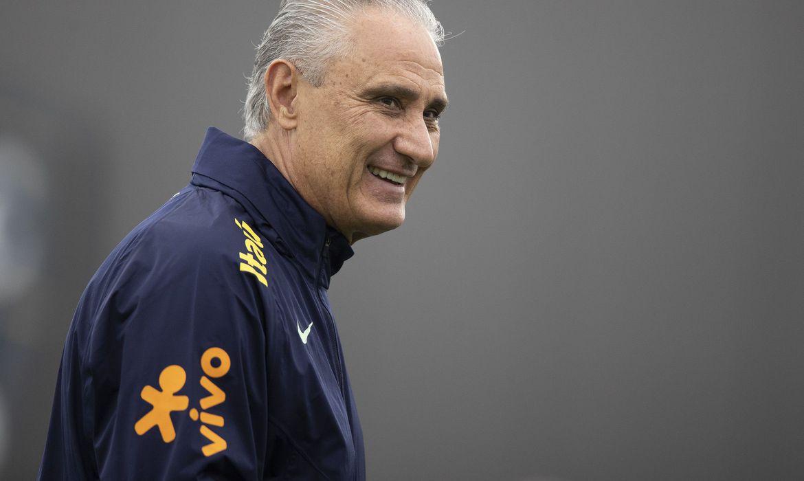 Tite não confirma substitutos de Danilo e Neymar em jogo contra Suíça