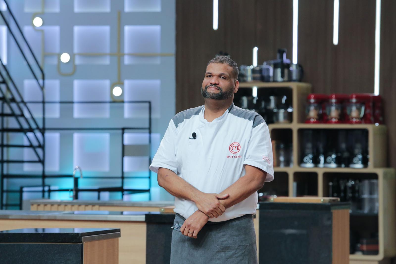 Wilson perde disputa para o rival Diego e é eliminado na semifinal do “MasterChef Profissionais”