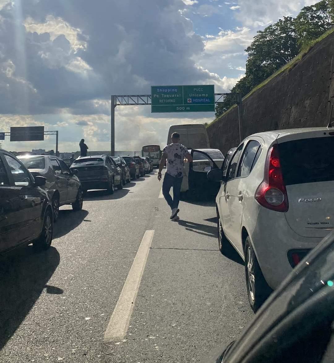 Acidente com carro em acostamento deixa vítima grave na D. Pedro