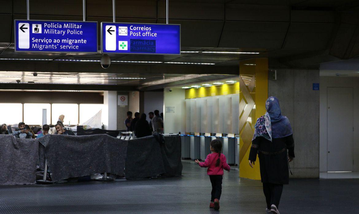 Afegãos em aeroporto de Guarulhos testam positivo para covid-19
