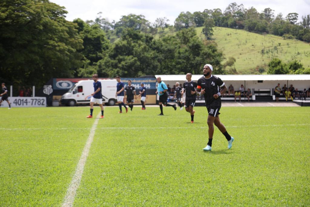 Alex Santana e Gabriel Menino brilham em partida beneficente em Morungaba