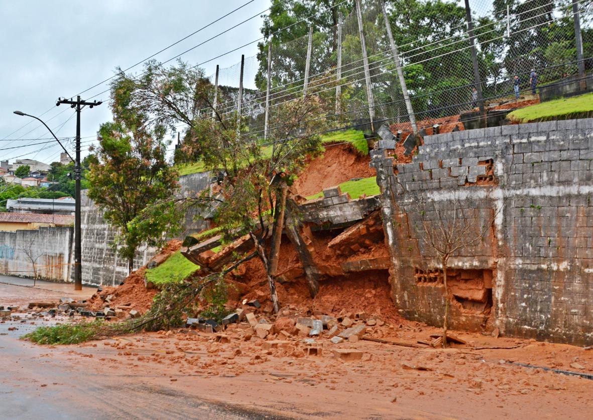 Chuvas fortes atingem Itatiba e começam a causar estragos