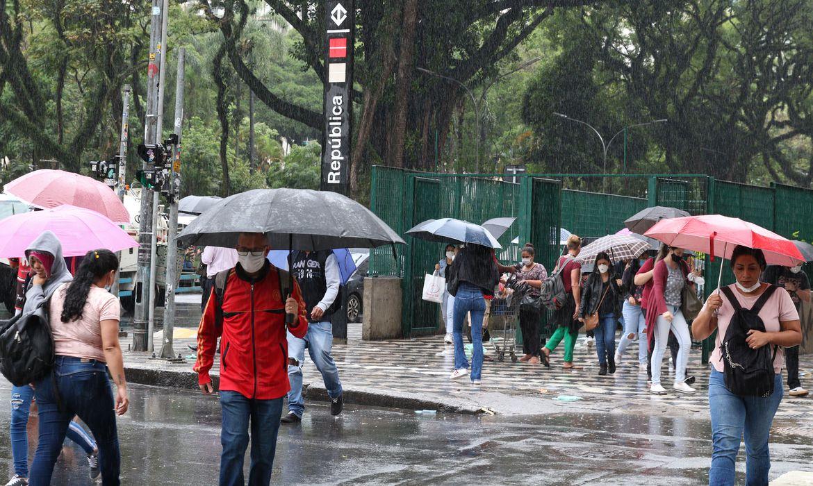 Defesa Civil de SP alerta para chuvas intensas a partir de hoje