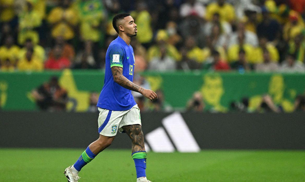 Gabriel Jesus opera joelho direito após ser cortado da seleção