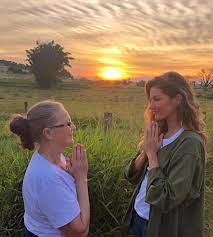 Gisele Bündchen compartilha fotos de viagem com os filhos ao RS