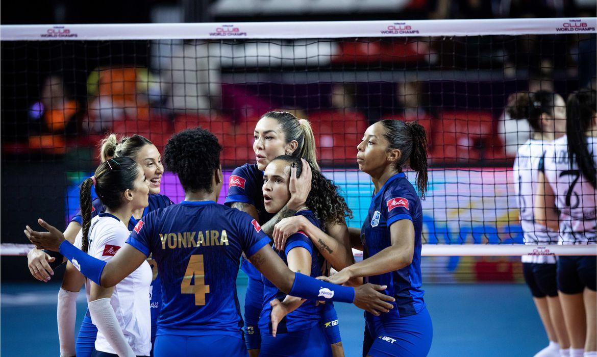 Minas avança para semifinal do Mundial de Clubes de vôlei feminino