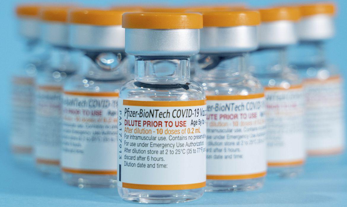 Ministério abre consulta para incorporar vacina da Pfizer em crianças 