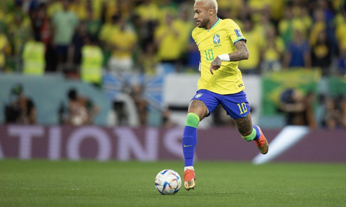 Pelé envia mensagem de apoio a Neymar após eliminação da Copa