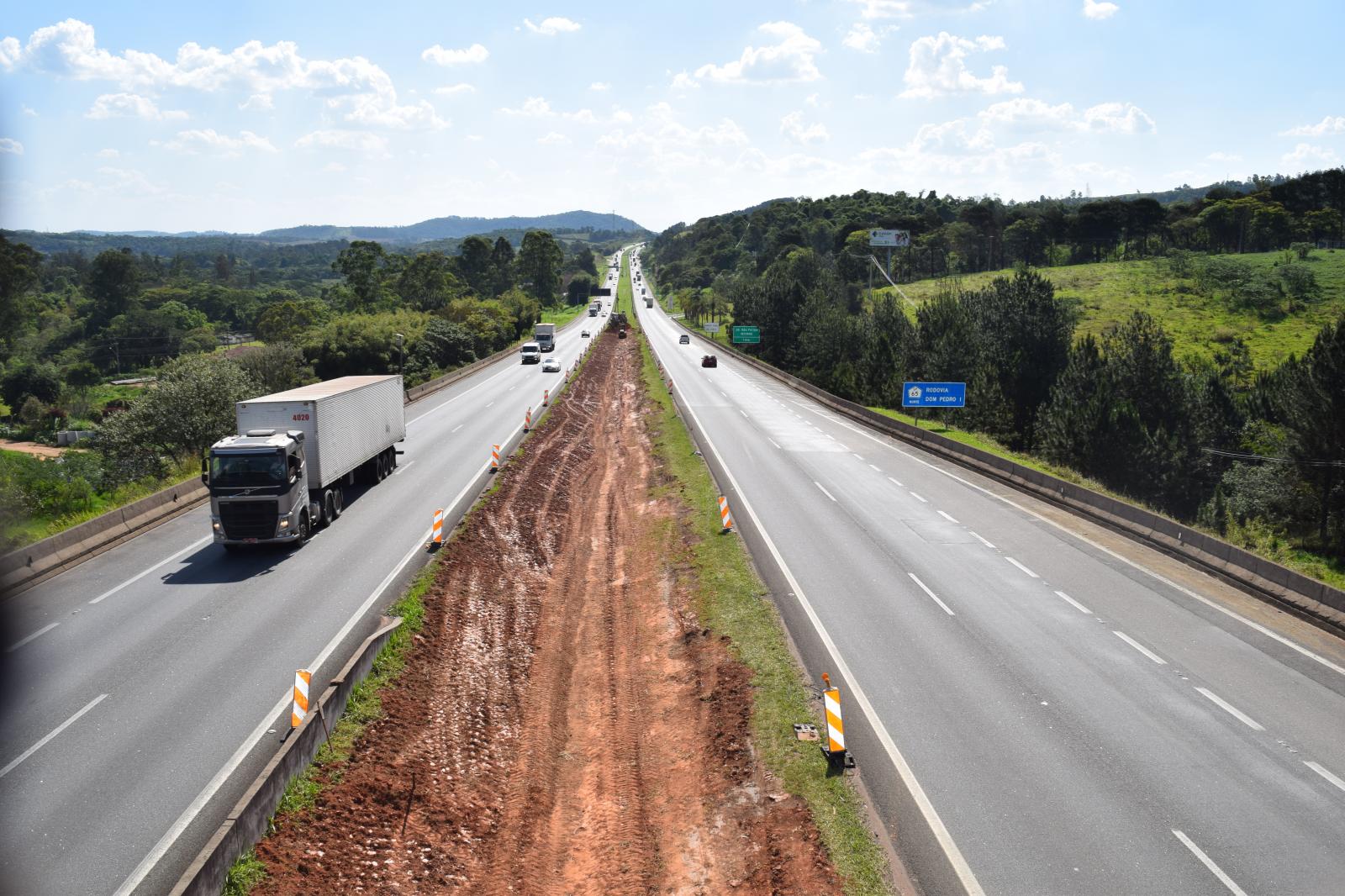 Rota das Bandeiras realiza obras para implantação da 3ª faixa da rodovia D. Pedro I (SP-065) no trecho de Atibaia