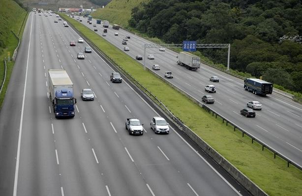 Três pessoas morrem e nove ficam feridas em acidente na Rodovia dos Bandeirantes, em Louveira