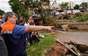 Governo de SP realiza vistoria em cidades afetadas pela chuva na região de Campinas