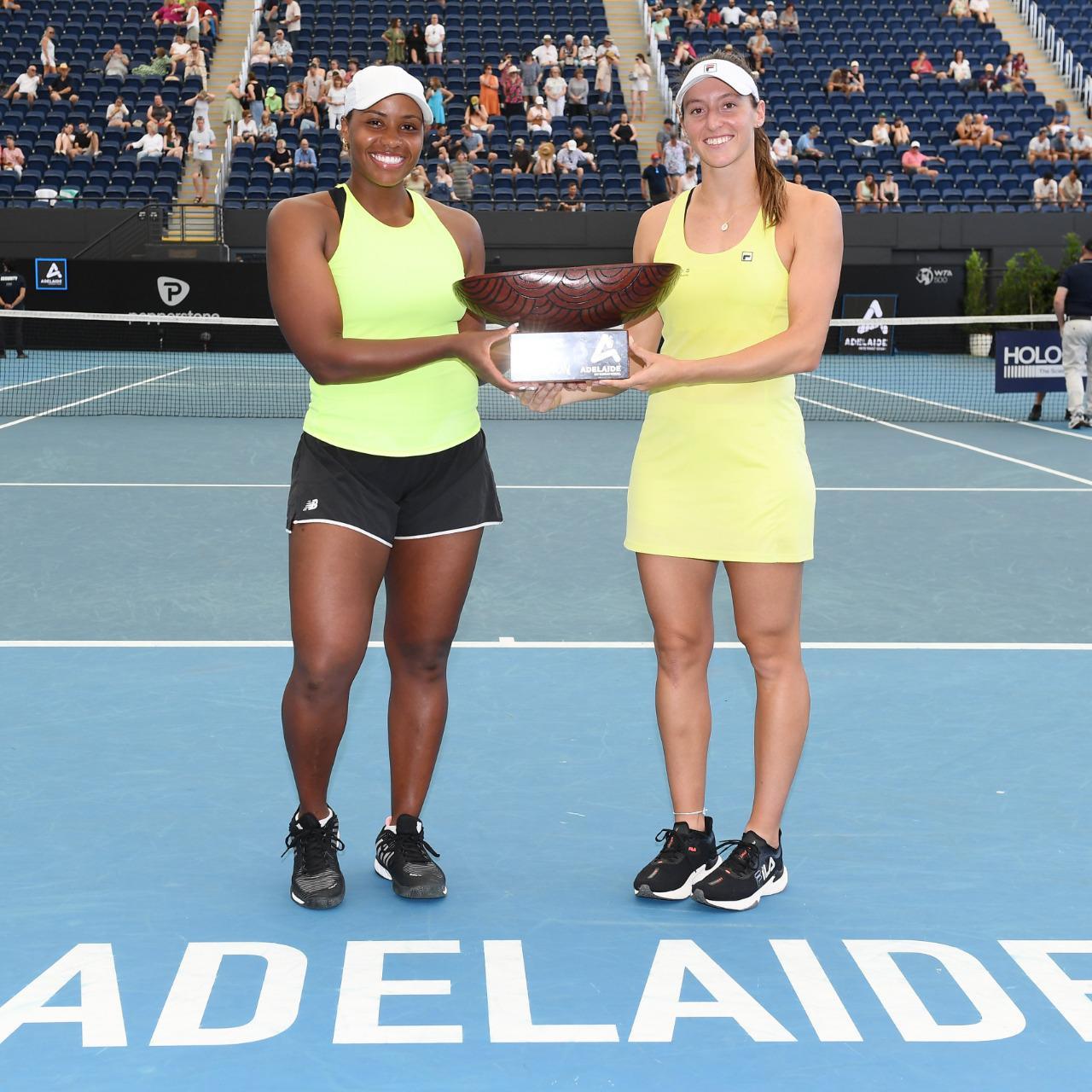 Luisa Stefani é vice-campeã do WTA 500 de Adelaide, na Austrália