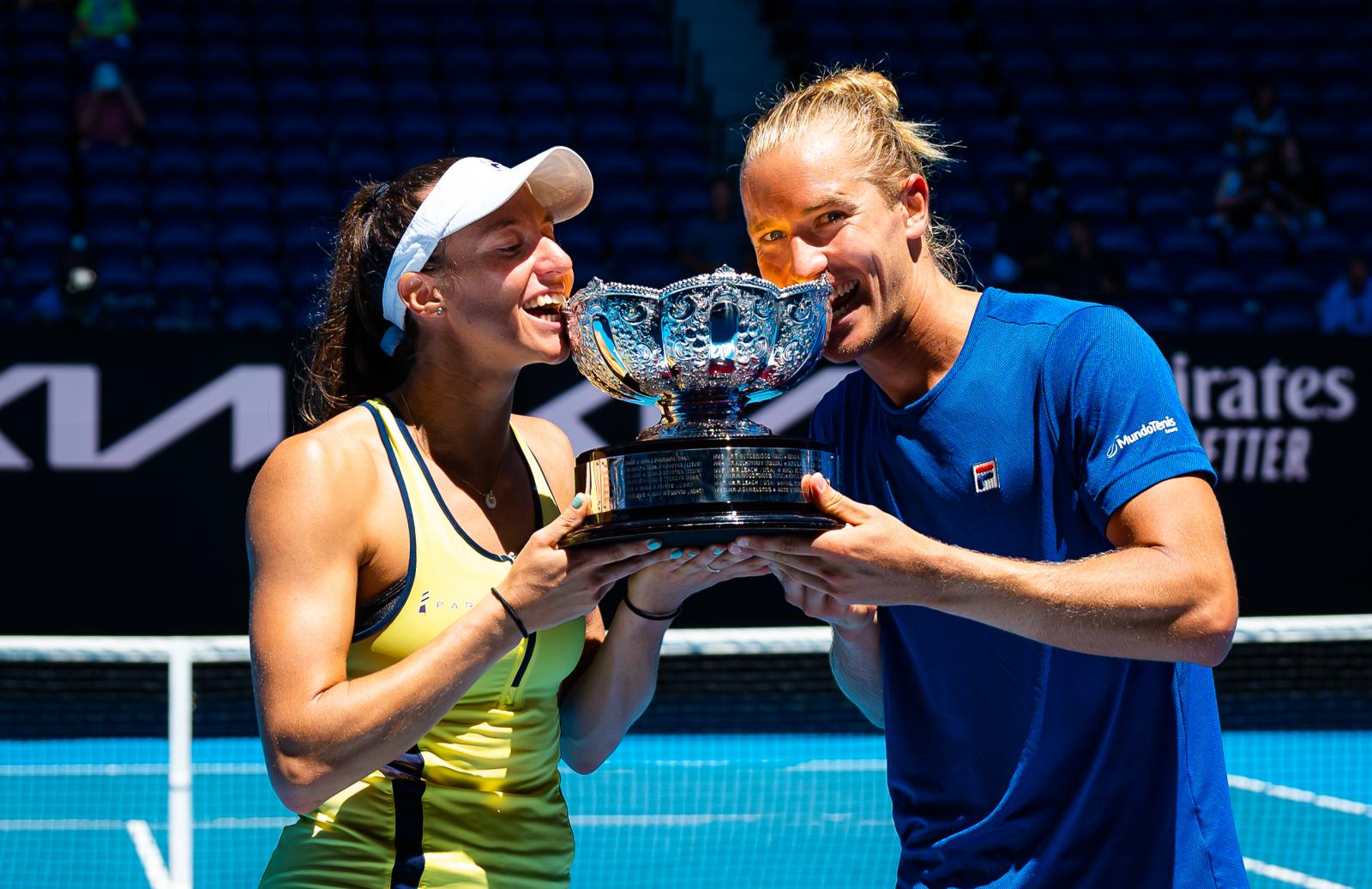 Luisa Stefani e Rafael Matos fazem história e conquistam título inédito no Australian Open