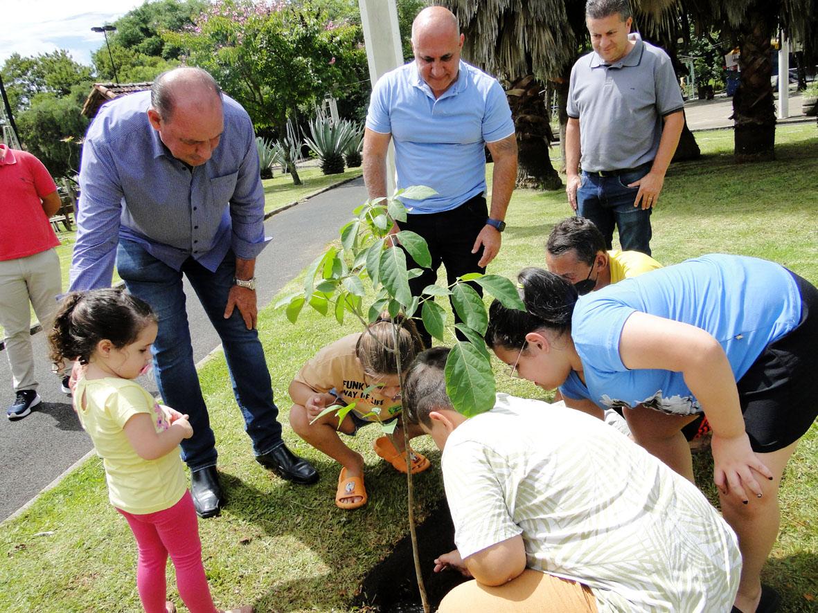 Prefeitura de Morungaba homenageia vítimas da covid com Memorial