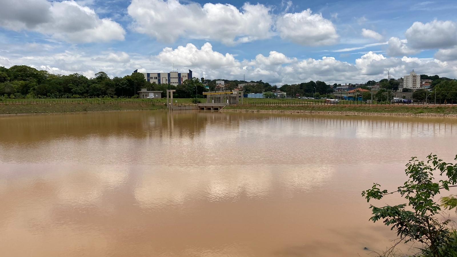 Represa do Córrego Fetá continua em 100% de reservação; Plano de Segurança garante que não há risco de transbordamento