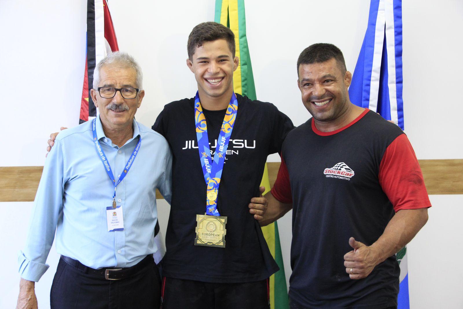 Atleta de Itatiba é campeão de jiu-jitsu na França