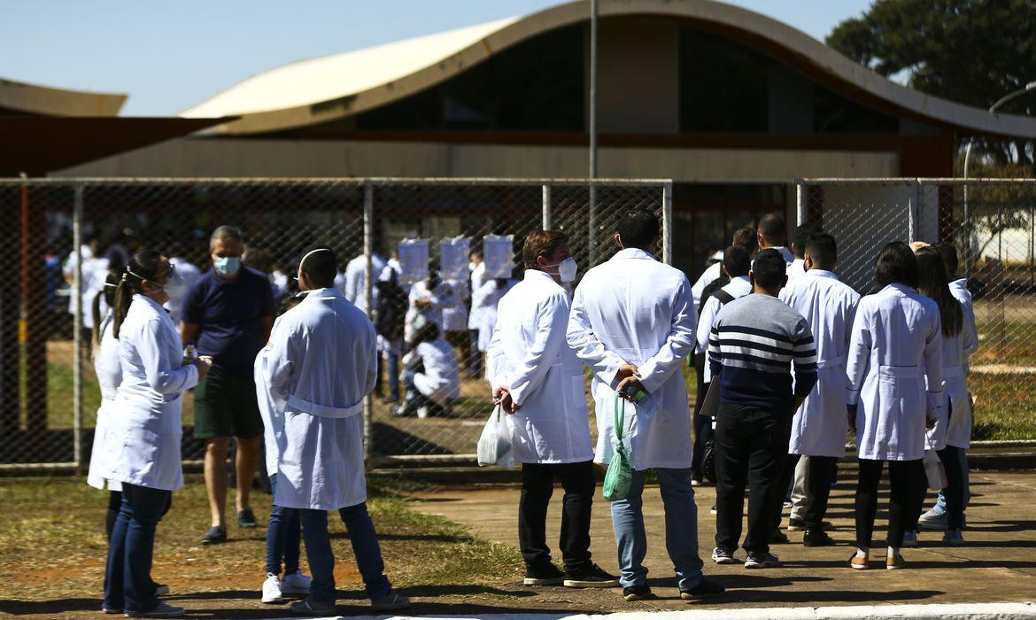 Aumento do número de médicos não reduziu desigualdades, diz pesquisa