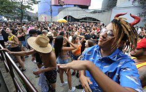 Desidratação no carnaval: calor e álcool em excesso afetam o organismo